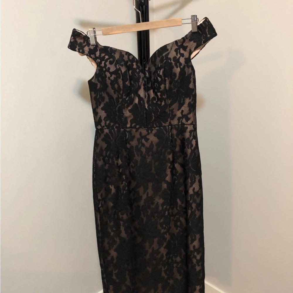 Elegant Strapless Black Lace Dress